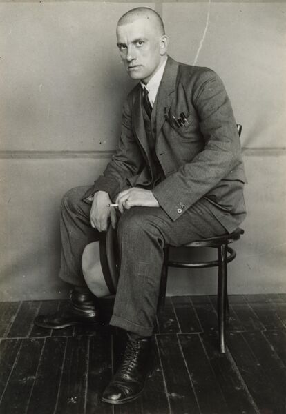 File:Mayakovsky.jpg